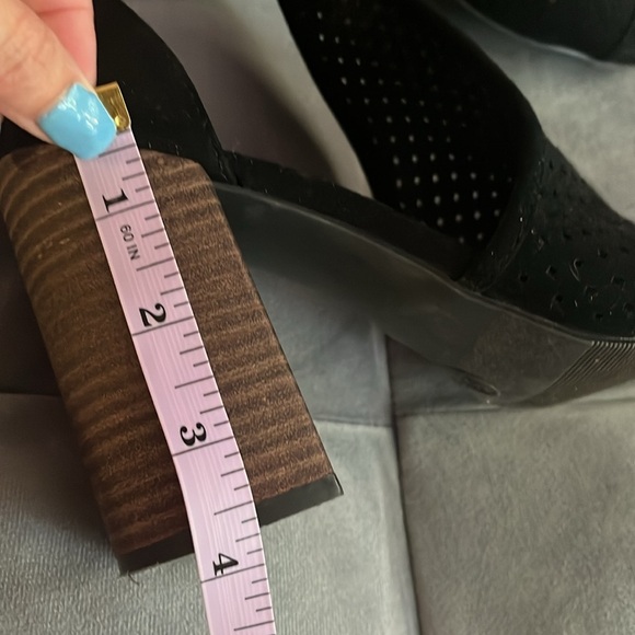 “Universal Thread Block Heels size 6” - Picture 7 of 7